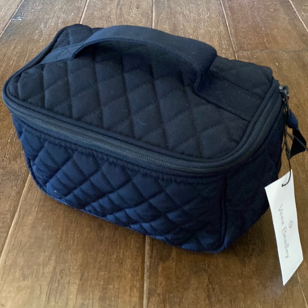 NWT Vera Bradley Quilted Travel Cosmetic Bag    Zipper Closure     Classic Navy